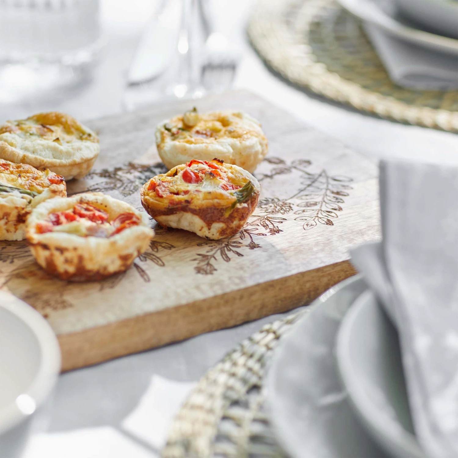 Schneidebrett Blumen L 35 X B 22cm FINE CUT In Braun 4 Schneidebrett Blumen L 35 X B 22cm FINE CUT In Braun - Image 2