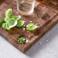 Schneidebrett Mit Saftrille Und Intarsien L 50 X B 27cm ACACIA In Braun -Küchenwelt Verkauf butlers schneidebrett mit saftrille und intarsien l 50 x b 27cm acacia in braun 10